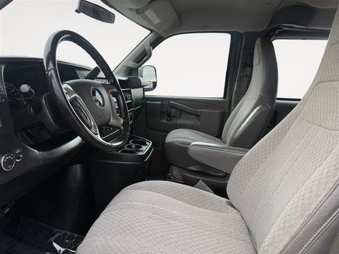 Used 2016 GMC Savana 3500 LT w/ LT Preferred Equipment Group image 9