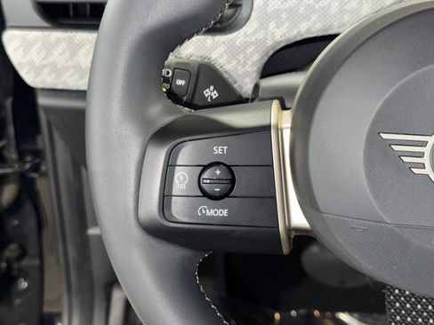 Used 2025 MINI Cooper 2-Door Hardtop FWD image 18