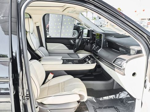 Used 2023 Lincoln Navigator Black Label AWD/4WD image 10