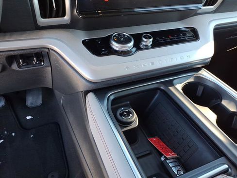 Used 2025 Ford Expedition Active image 18