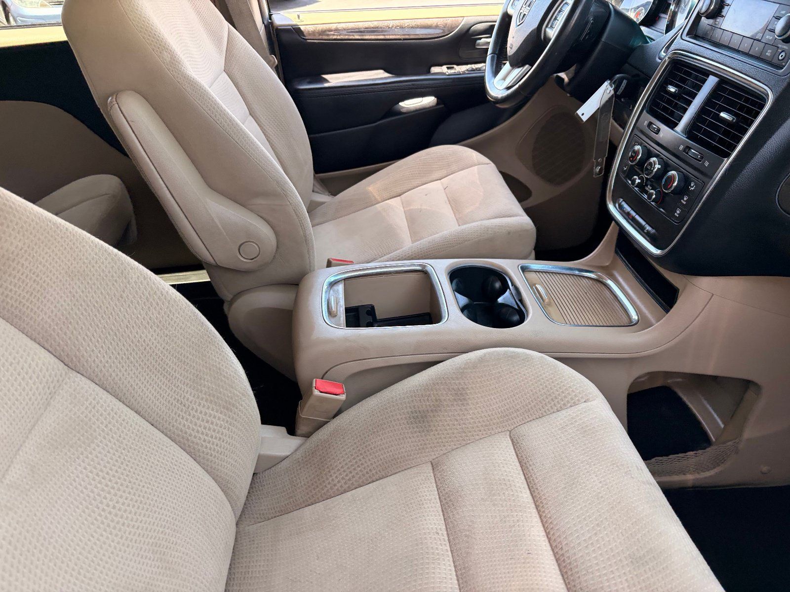 Used 2015 Dodge Grand Caravan SXT w/ UConnect Hands-Free Group FWD image 10