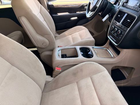 Used 2015 Dodge Grand Caravan SXT w/ UConnect Hands-Free Group FWD image 10
