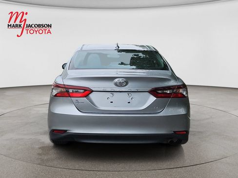 Used 2024 Toyota Camry LE FWD image 11