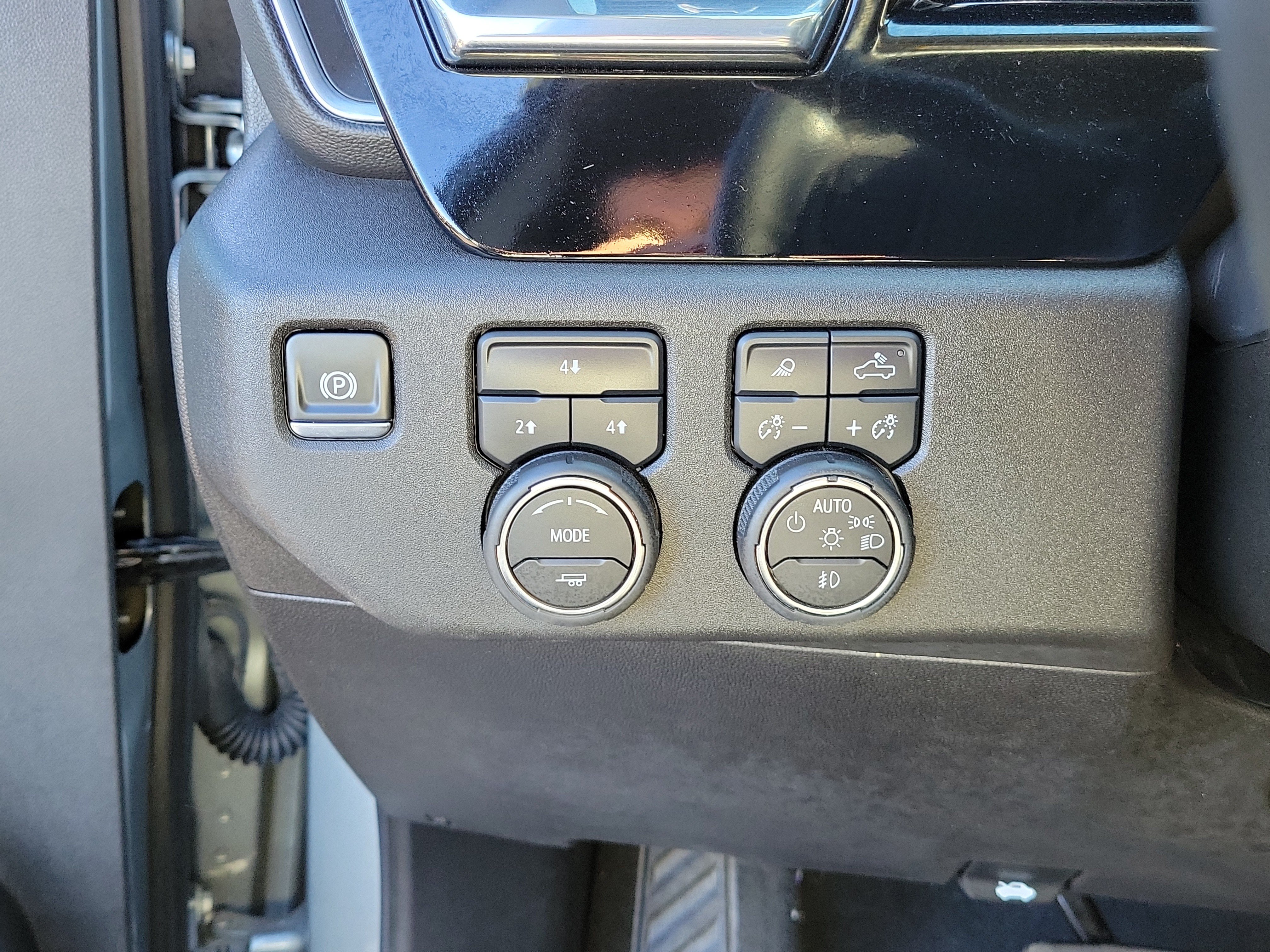 Used 2025 Chevrolet Silverado 2500 LT w/ Texas Edition AWD/4WD image 21