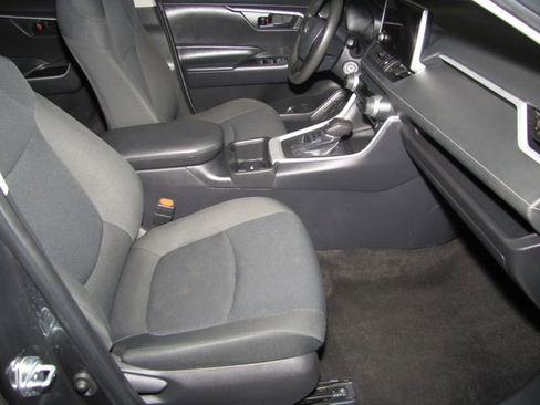 Used 2024 Toyota RAV4 LE AWD/4WD image 19
