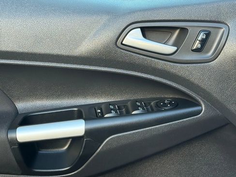 Used 2018 Ford Transit Connect XLT image 9