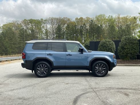 Used 2024 Toyota Land Cruiser image 5