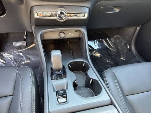 New 2025 Volvo XC40 B5 Core w/ Protection Package Premier image 25