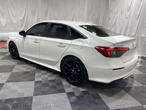 Used 2023 Honda Civic Sport image 2