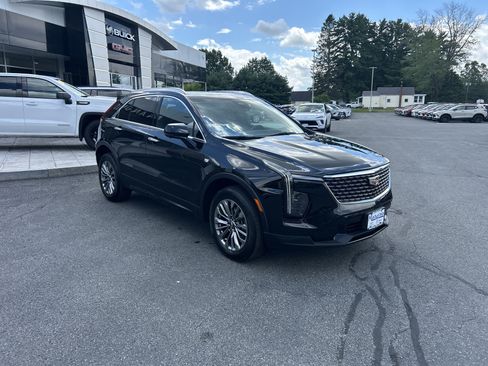 Certified 2025 Cadillac XT4 Premium Luxury w/ Cold Weather Package AWD/4WD image 18