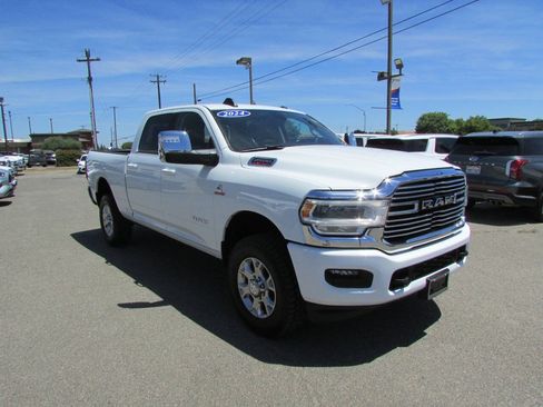 Used 2024 RAM 2500 Laramie AWD/4WD image 2