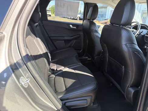 Used 2025 Ford Escape SE FWD image 17