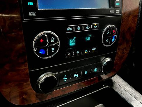 Used 2008 Chevrolet Suburban LTZ w/ LTZ Preferred Equipment Group AWD/4WD image 24