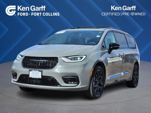 Used 2023 Chrysler Pacifica Limited w/ S Appearance Package image 1