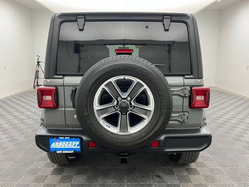 Used 2018 Jeep Wrangler Unlimited Sahara image 11
