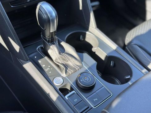 Certified 2021 Volkswagen Atlas Cross Sport SE w/ Panoramic Sunroof Package image 18