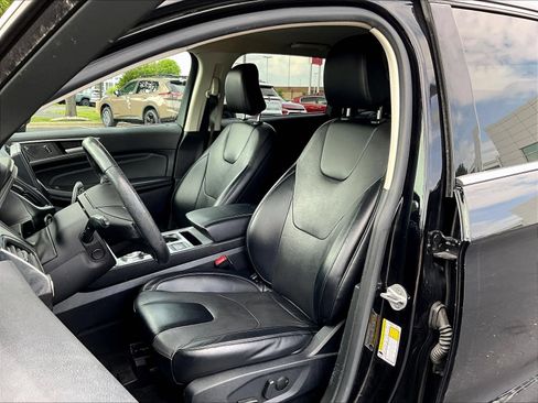 Used 2022 Ford Edge Titanium w/ Equipment Group 301A AWD/4WD image 4