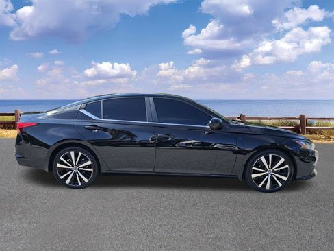 Used 2022 Nissan Altima 2.5 SR FWD image 9