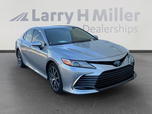 Certified 2021 Toyota Camry XLE w/ Navigation Upgrade Package FWD image 7