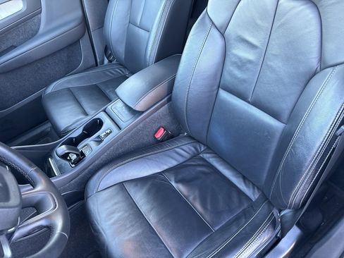 Used 2023 Volvo XC40 B5 Core w/ Protection Package Premier image 16