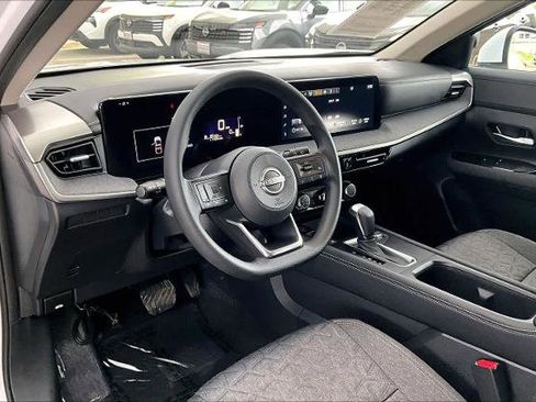 Certified 2025 Nissan Kicks SV AWD/4WD image 17