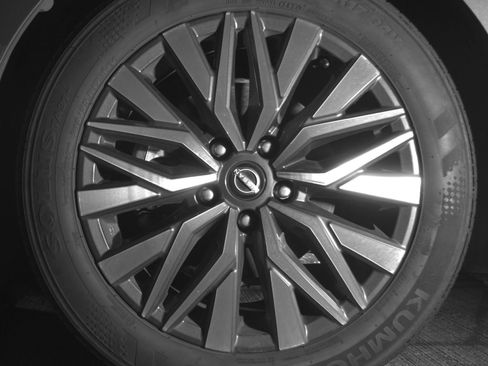 Used 2025 Nissan Altima 2.5 SV image 12