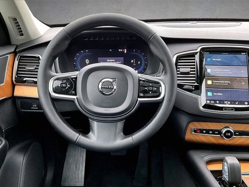 Used 2024 Volvo XC90 B6 Plus image 8