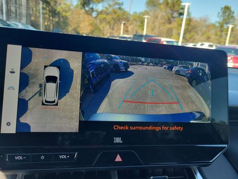 Certified 2024 Toyota Venza Limited image 22