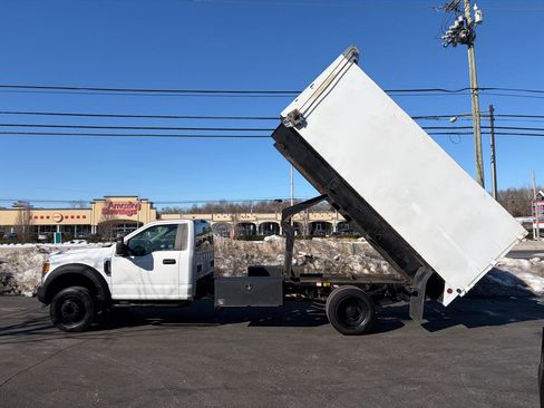 Used 2017 Ford F550 2WD Regular Cab Super Duty image 32