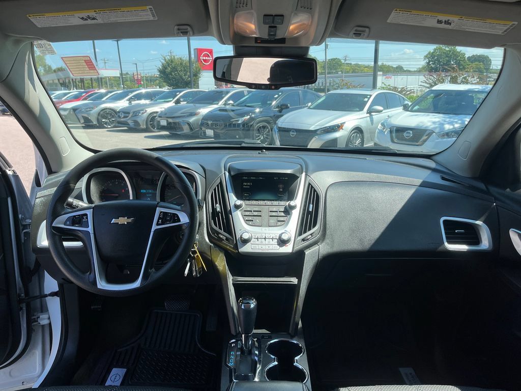 Used 2017 Chevrolet Equinox LT FWD image 22