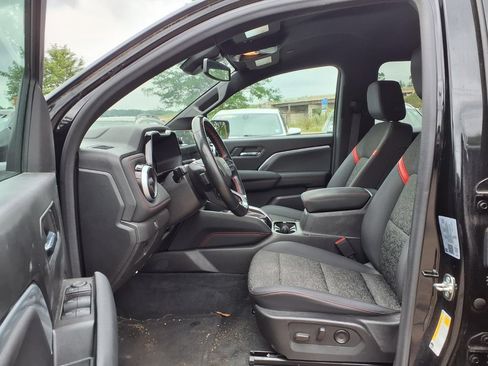 Used 2024 Chevrolet Colorado Z71 w/ Z71 Convenience Package 2 AWD/4WD image 17