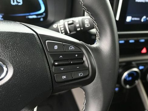 Used 2024 Hyundai Venue SEL FWD image 31