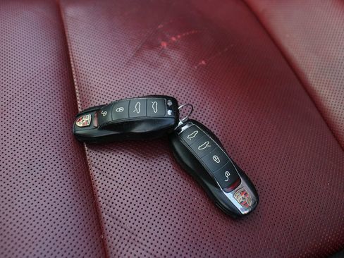 Used 2019 Porsche 718 Boxster RWD image 41