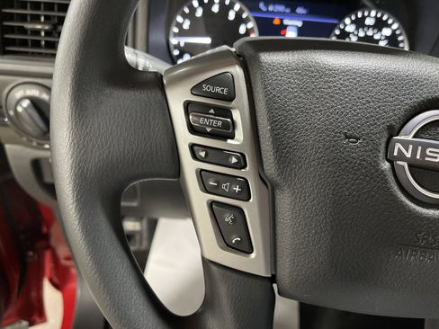 Used 2024 Nissan Titan SV image 19