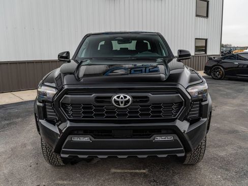 Used 2025 Toyota Tacoma 4x4 Double Cab image 5