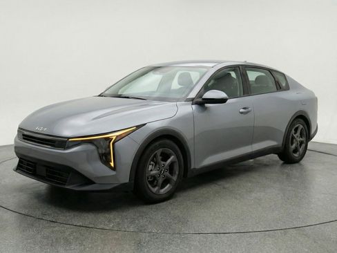Used 2025 Kia K4 LXS image 3