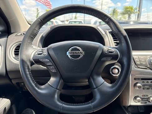 Used 2019 Nissan Pathfinder SL AWD/4WD image 18