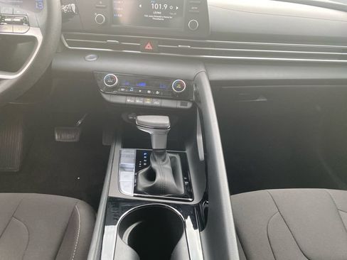Used 2026 Hyundai Elantra Hybrid FWD image 11