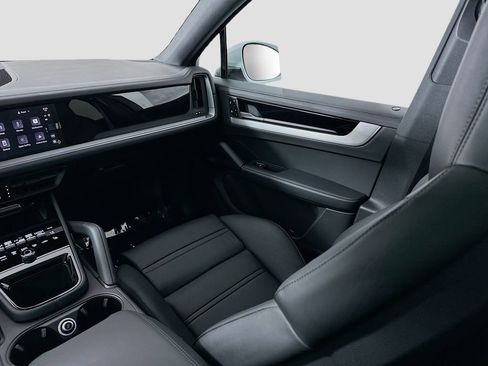 New 2025 Porsche Cayenne S image 26