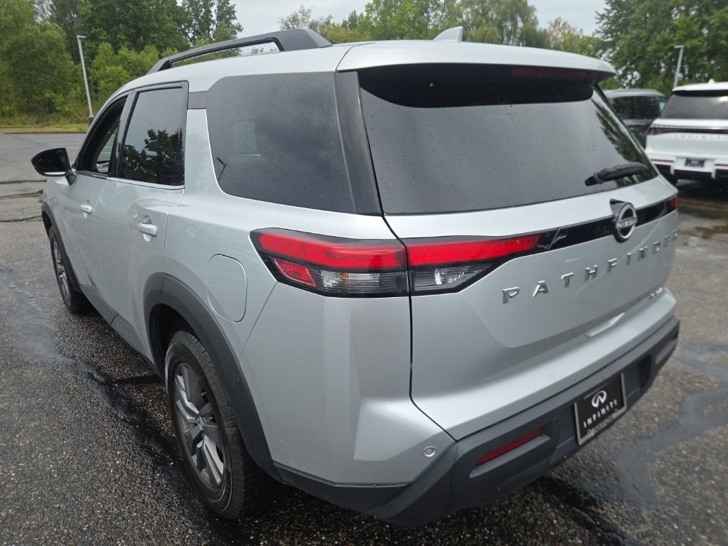Used 2024 Nissan Pathfinder SV AWD/4WD image 5