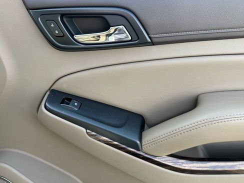 Used 2018 GMC Yukon XL SLE w/ SLE Value Package image 24