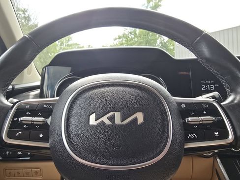 Used 2024 Kia Carnival EX FWD image 25