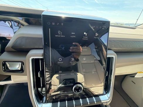 New 2026 GMC Yukon XL Denali w/ Denali Reserve Package image 16