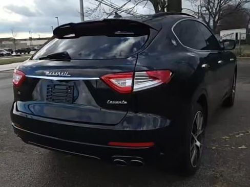 Used 2017 Maserati Levante w/ Sport Package image 27