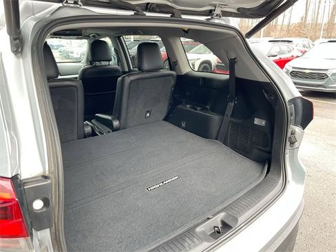 Used 2018 Toyota Highlander XLE image 25