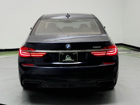 Used 2016 BMW 750i image 6