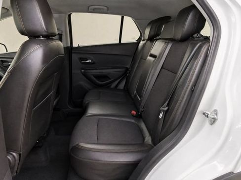 Used 2019 Chevrolet Trax LT w/ LT Convenience Package FWD image 11
