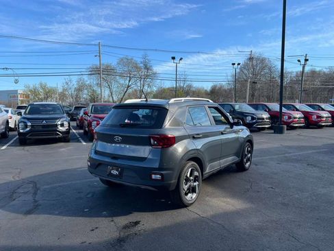 Used 2025 Hyundai Venue SEL image 7