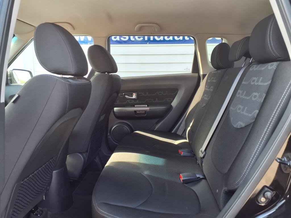 Used 2013 Kia Soul + FWD image 9