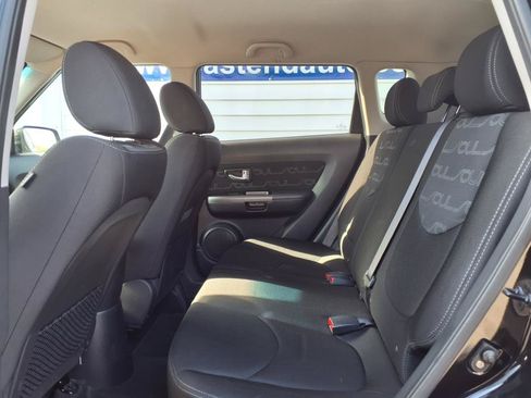 Used 2013 Kia Soul + FWD image 9